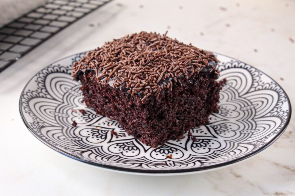 BOLO DE CHOCOLATE DE LIQUIDIFICADOR - fácil, macio e delicioso