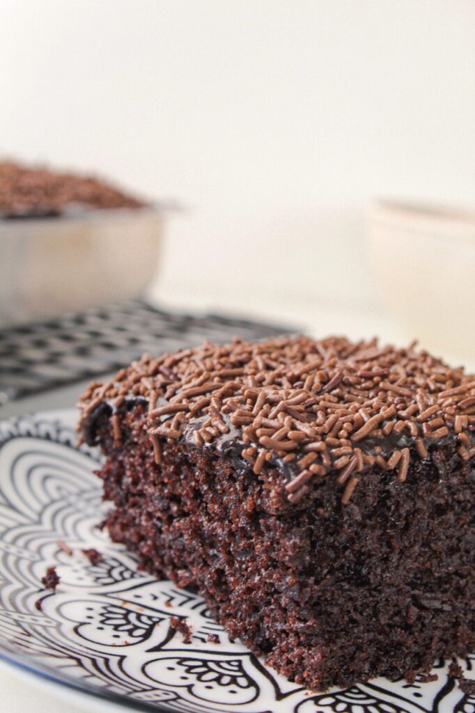 Receita de bolo de chocolate sem leite fácil de fazer - MundoBoaForma