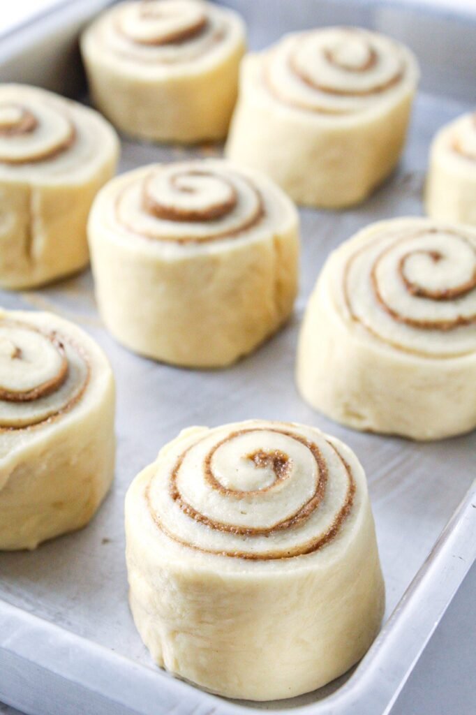 Um dos doces mais famosos do mundo, o cinnamon roll. Custam a