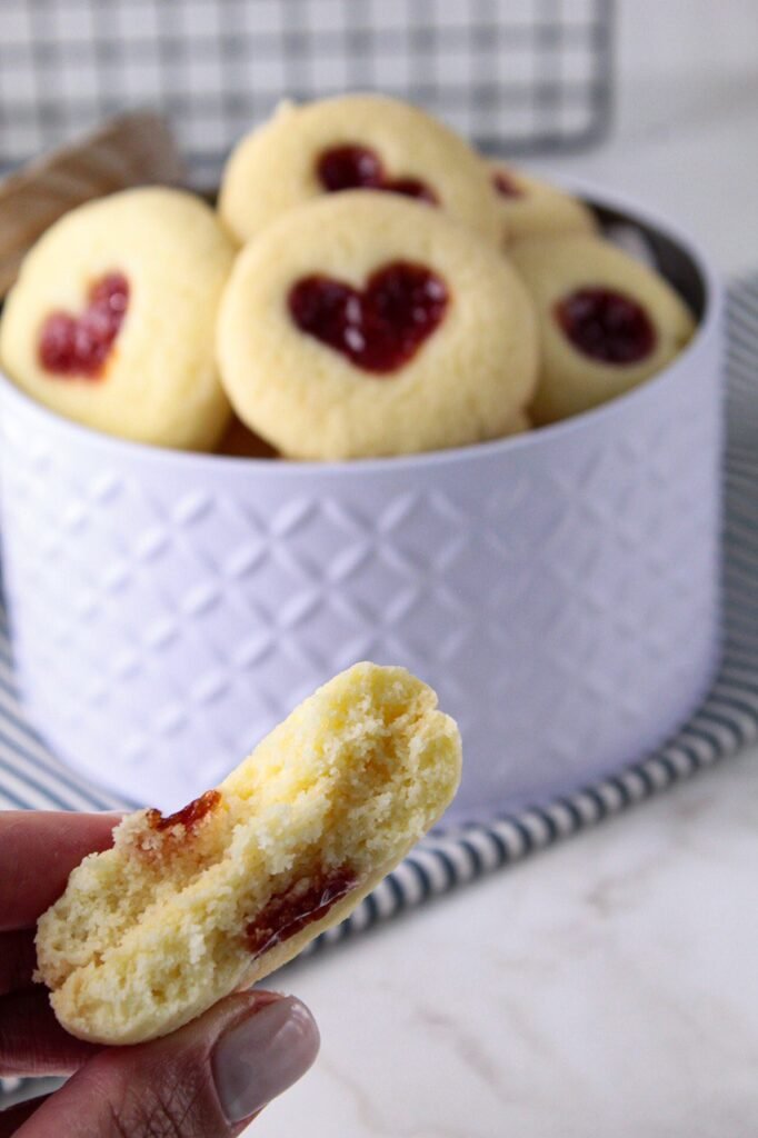 biscoitos amanteigados com goiabada - mantecau por dentro