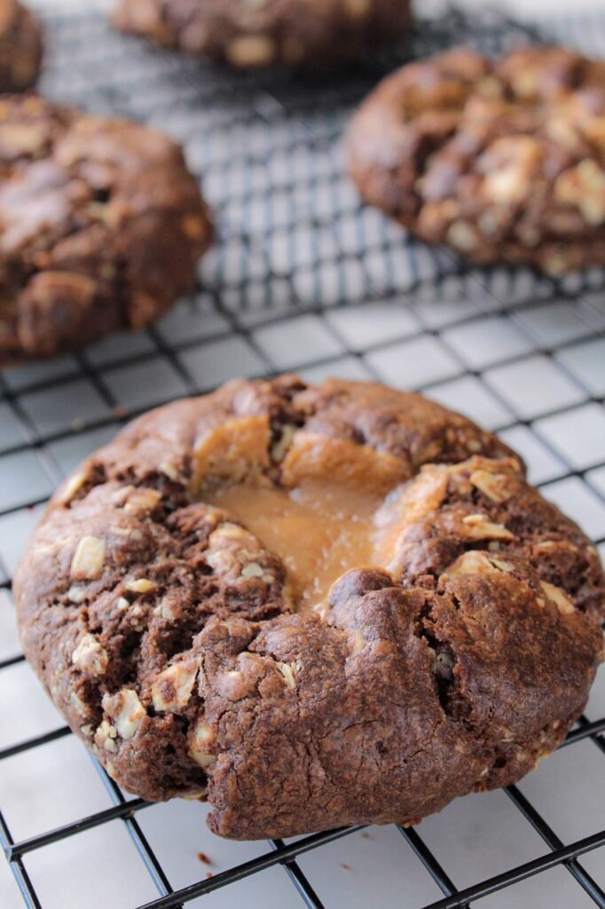 coolies de chocolate recheado com caramelo