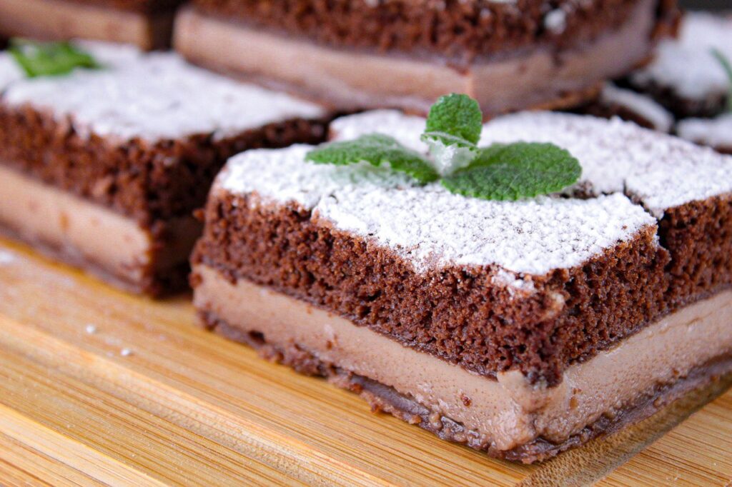 BOLO DE CHOCOLATE FÁCIL, PRÁTICO E DERRETE NA BOCA!