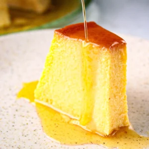 O pudim de milho é uma sobremesa brasileira deliciosa e reconfortante, que celebra o sabor doce e suave do milho.