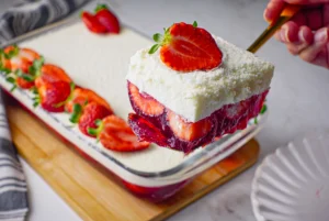 FAÇA ESSA SOBREMESA DE MORANGO HOJE! MORANGO E LEITE NINHO SUPER CREMOSO E LINDO!