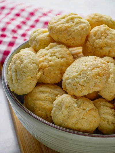 BISCOITO DE PARMESÃO FÁCIL: POUCOS INGREDIENTES E MUITO SABOR!