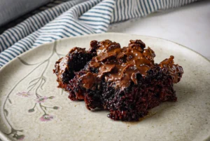 CRUNCH CAKE | BOLO DE CHOCOLATE CROCANTE QUE VIRALIZOU!