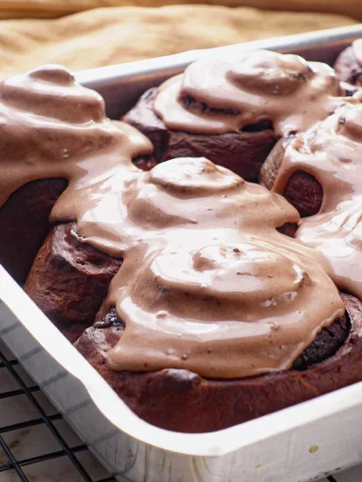 CINNAMON ROLLS DE CHOCOLATE: A MASSA MAIS FOFINHA QUE VOCÊ JÁ VIU!