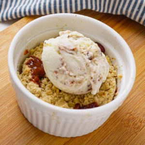 SOBREMESA DE UMA TRAVESSA SÓ: CRUMBLE DE BANANA E DOCE DE LEITE