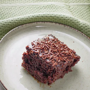 COMO FAZER BOLO GELADO DE CHOCOLATE SIMPLES E RÁPIDO