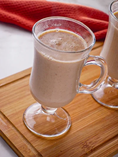 Leite quente caramelizado